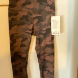 Lululemon wonder train tight